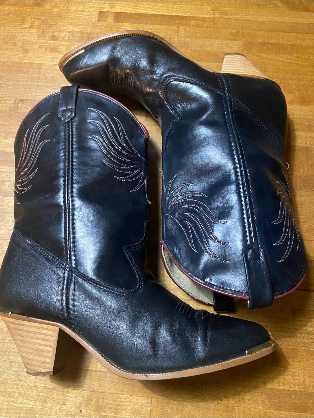 dingo Black Leather Western Heeled Boots with Tan Stacked Heel